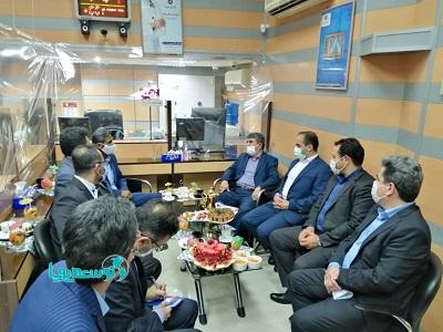 مدیرعامل بانک سینا در دیدار از شعب استان هرمزگان عنوان کرد:
حضور بانک سینا در بنادر کشور پررنگ‌تر می‌شود