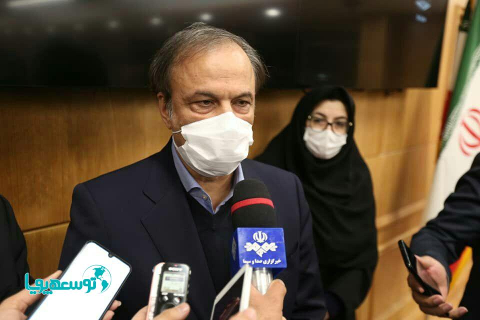رزم حسینی: 
در جنگ اقتصادی امروز، زیر پای فعالان بخش خصوصی باید فرش قرمز پهن کنیم