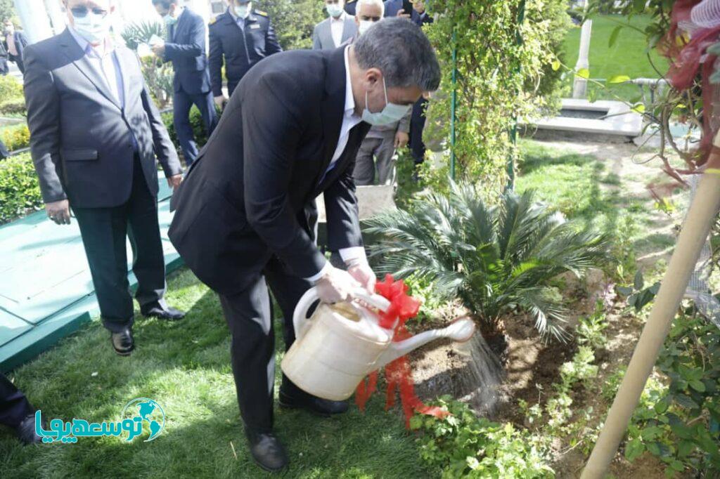 خبر خوش مدیرعامل بانک صادرات ایران برای سهامداران بانک در روز درختکاری
