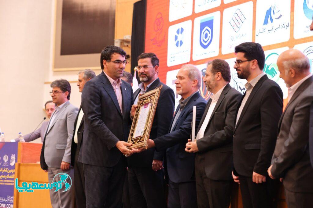 اهدای جایزه ملی مدیریت کسب‌وکار در صنعت بانکی به مدیرعامل بانک توسعه تعاون